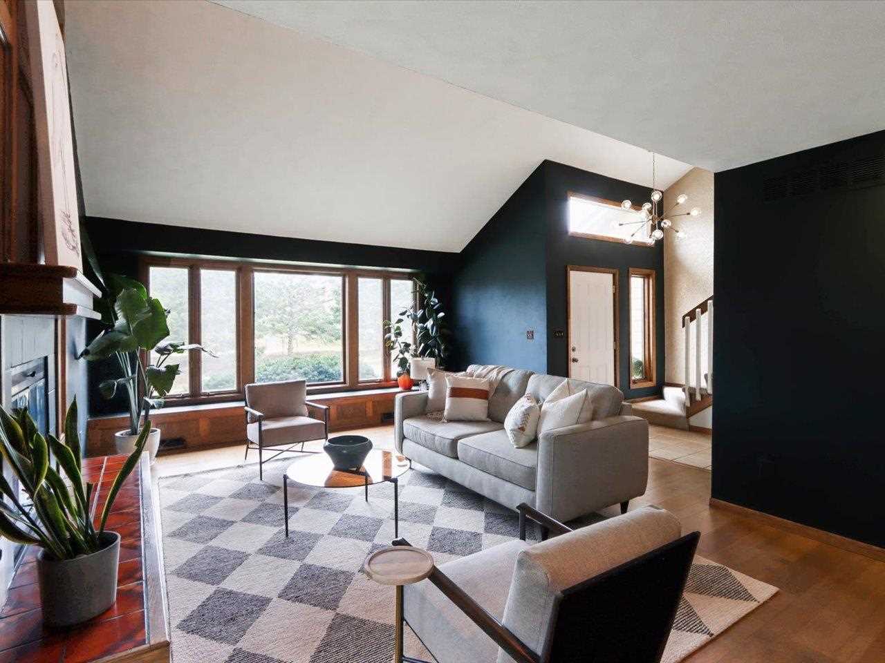 2365 Cae Drive Iowa City IA 52246