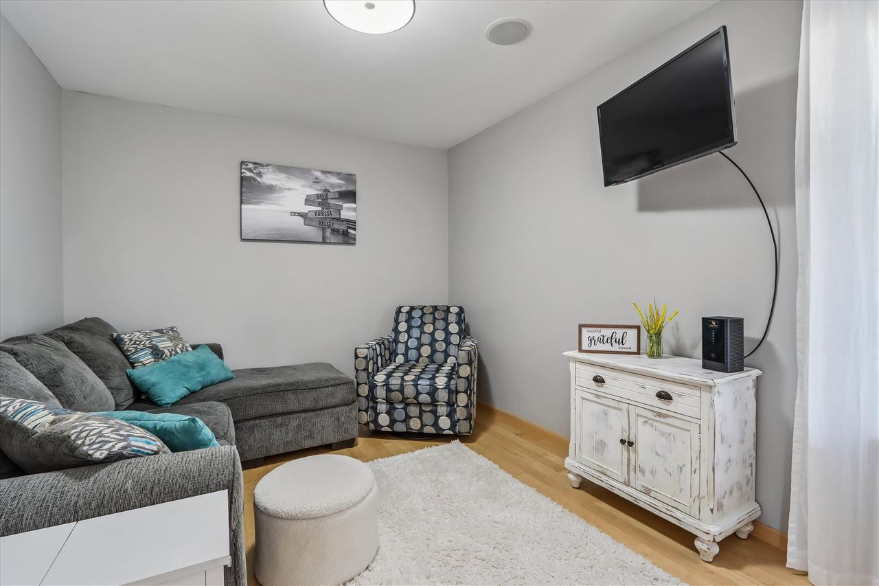 158 Eversull Lane Iowa City IA 52245