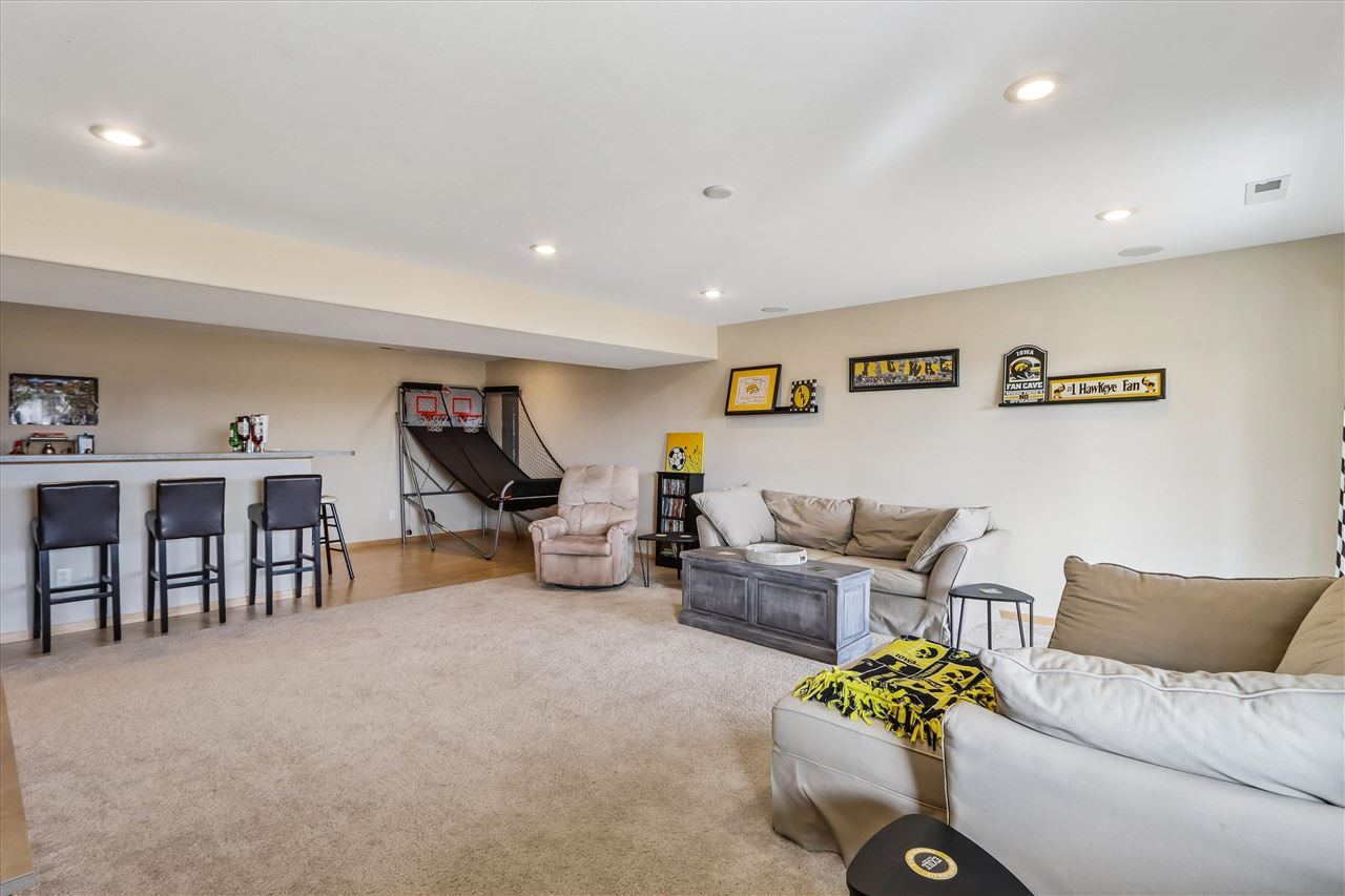 158 Eversull Lane Iowa City IA 52245