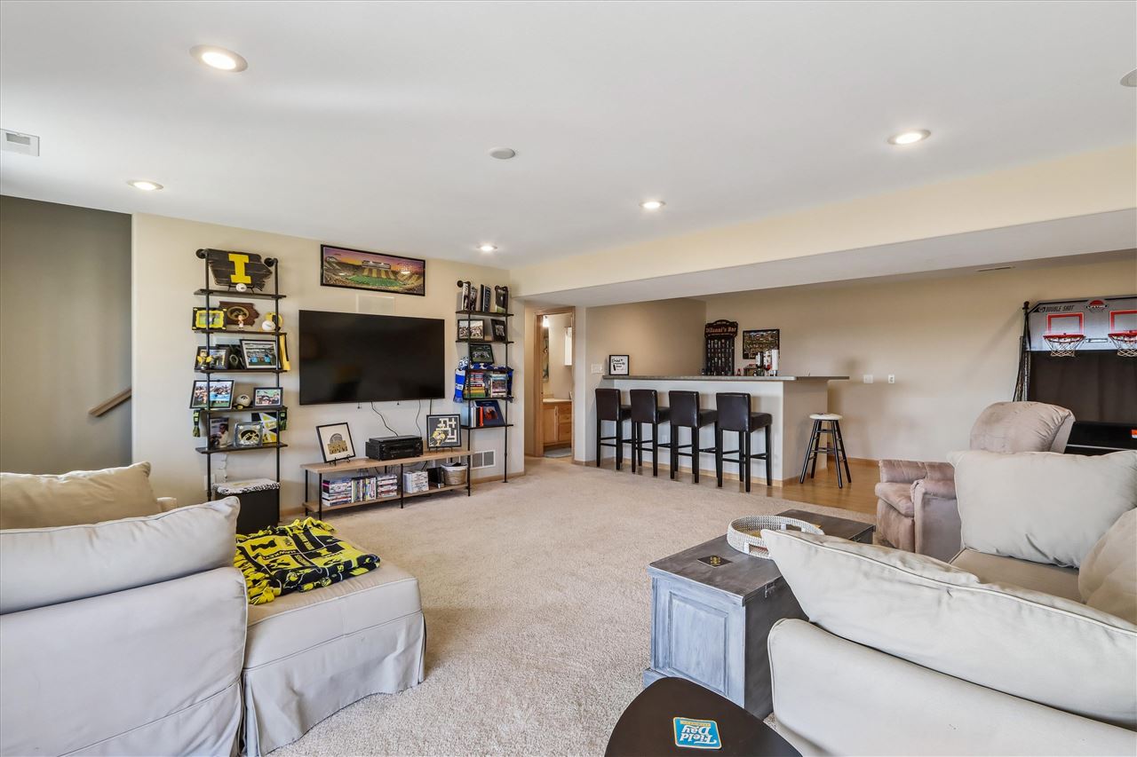 158 Eversull Lane Iowa City IA 52245