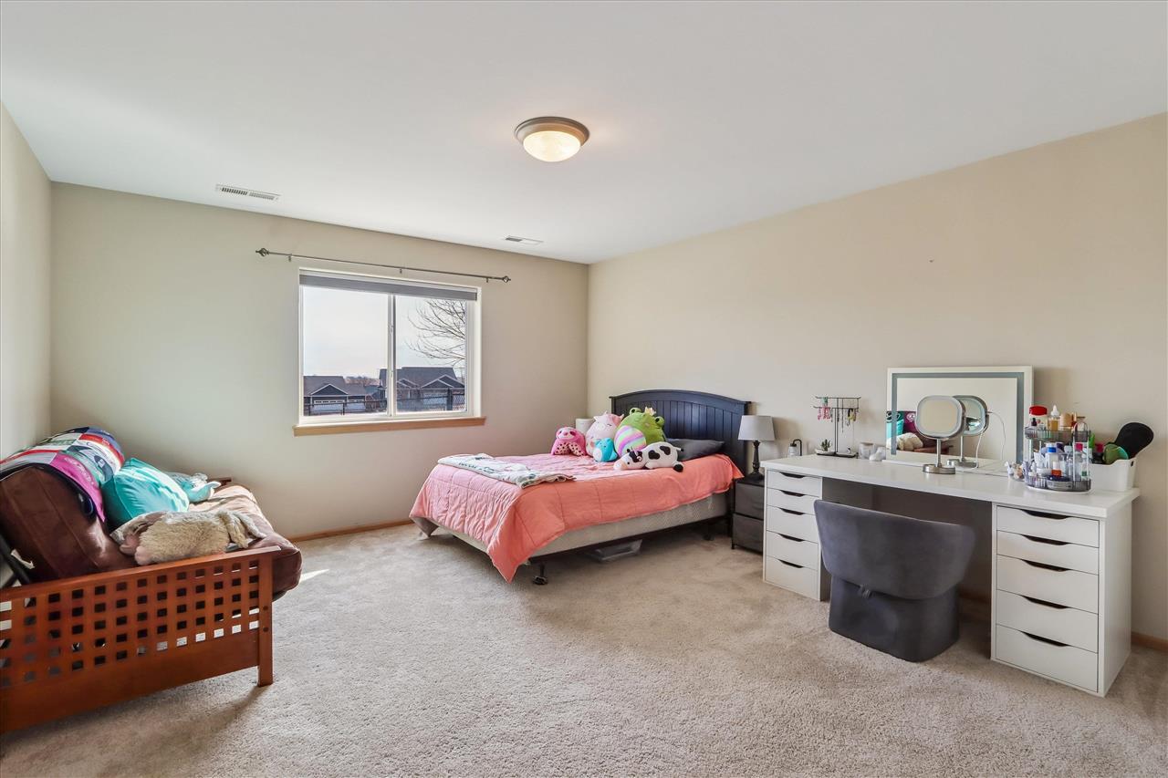 158 Eversull Lane Iowa City IA 52245