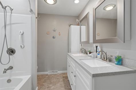 714 E Harrison Street Washington IA 52353