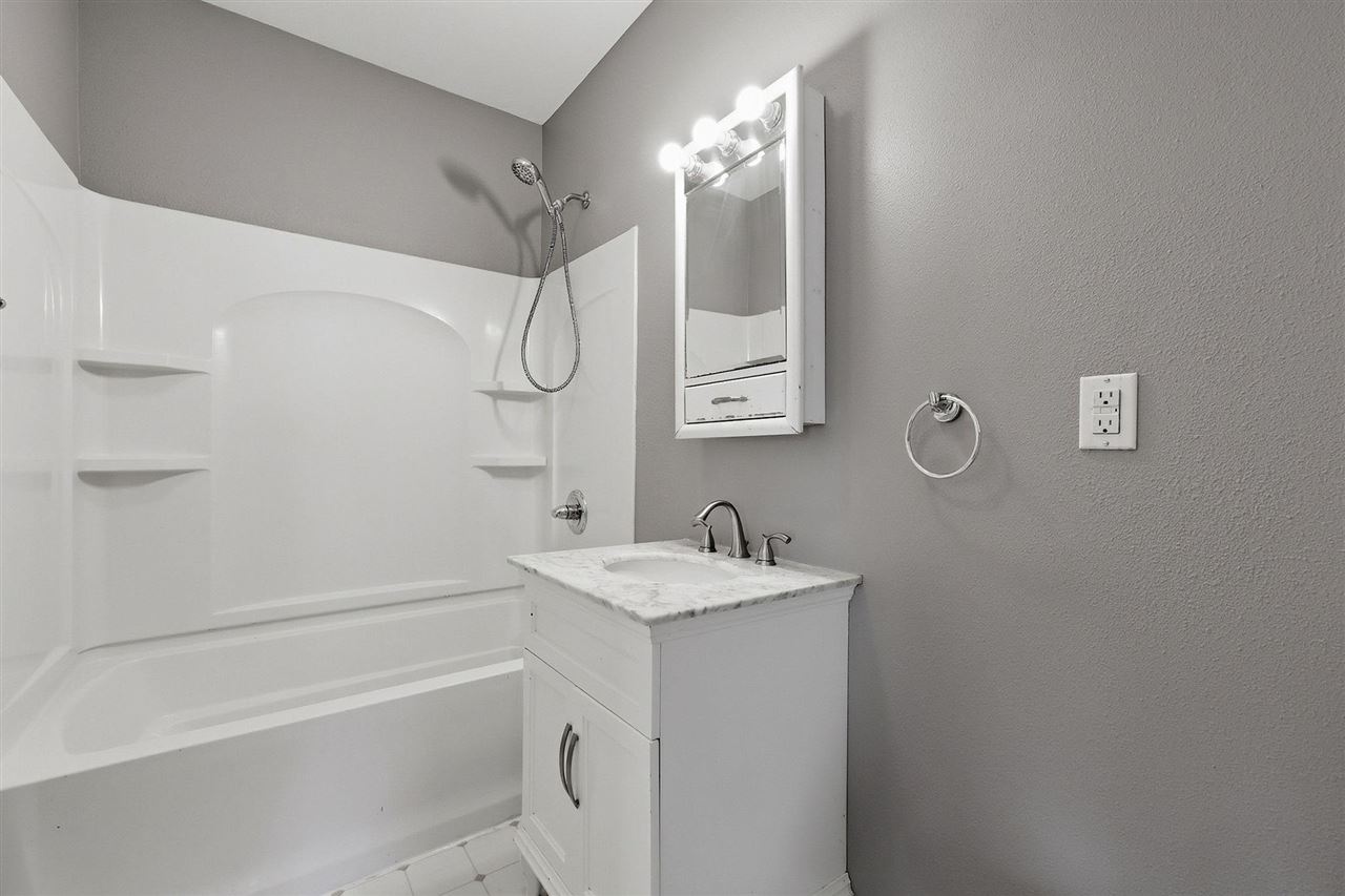 231 32nd Street NE Cedar Rapids IA 52402