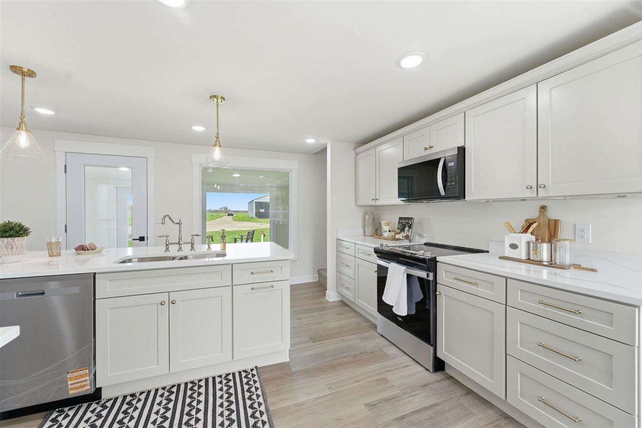 21202 180th Avenue IA 52660