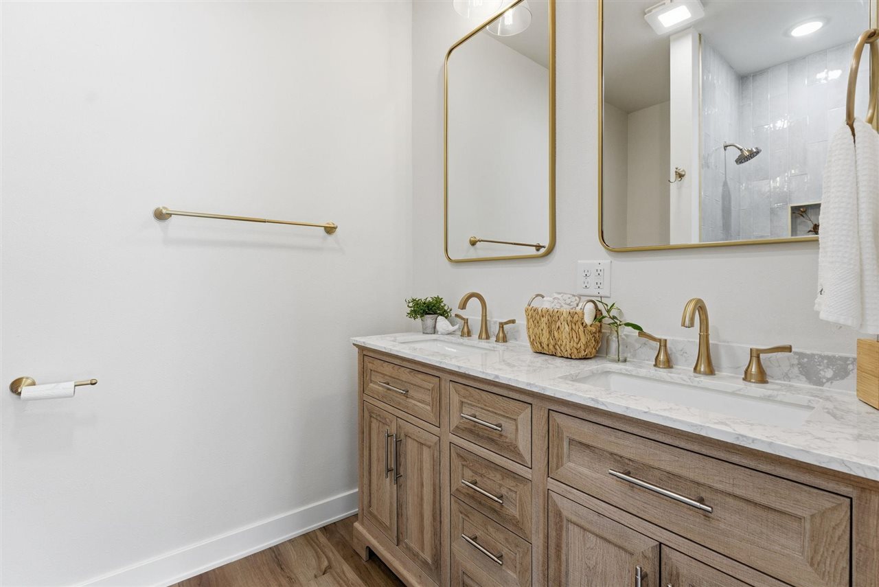 21202 180th Avenue IA 52660