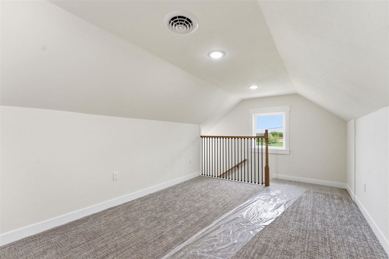 21202 180th Avenue IA 52660
