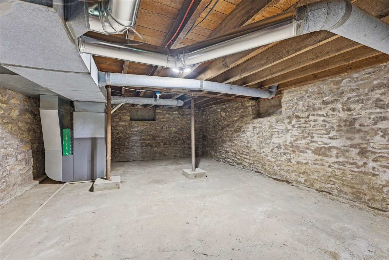 21202 180th Avenue IA 52660