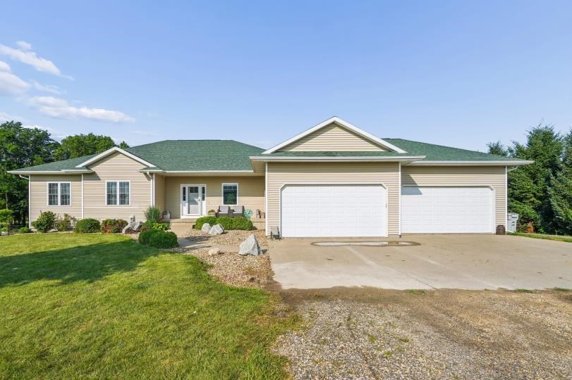 7997 218th Avenue Martelle IA 52305