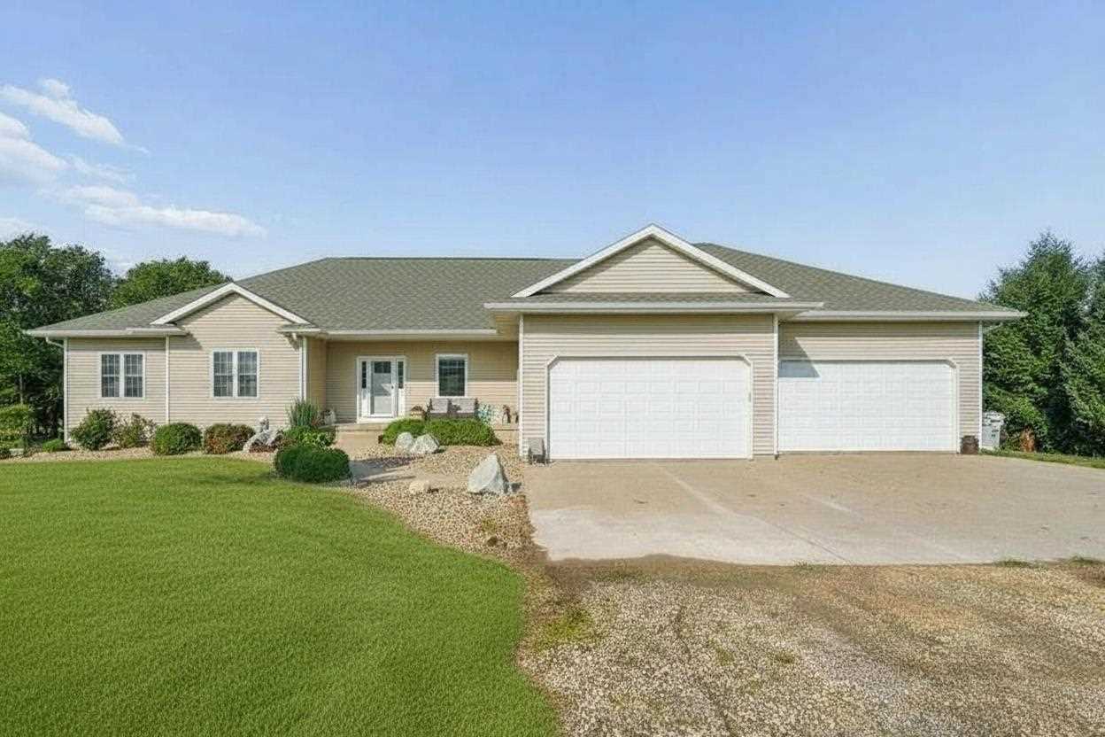 7997 218th Avenue Martelle IA 52305