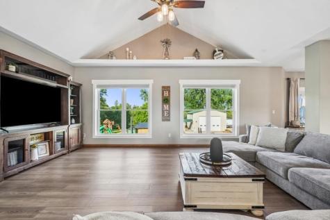 7997 218th Avenue Martelle IA 52305