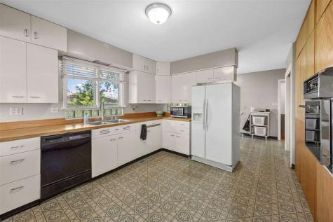 2600 Maple Drive NW Cedar Rapids IA 52405