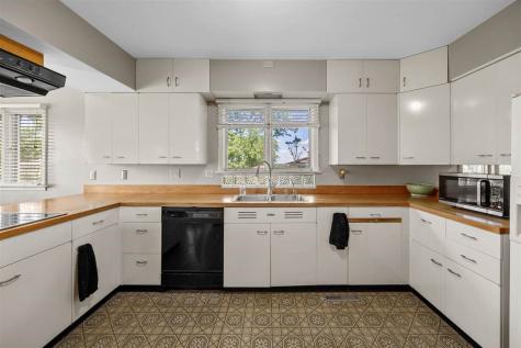 2600 Maple Drive NW Cedar Rapids IA 52405