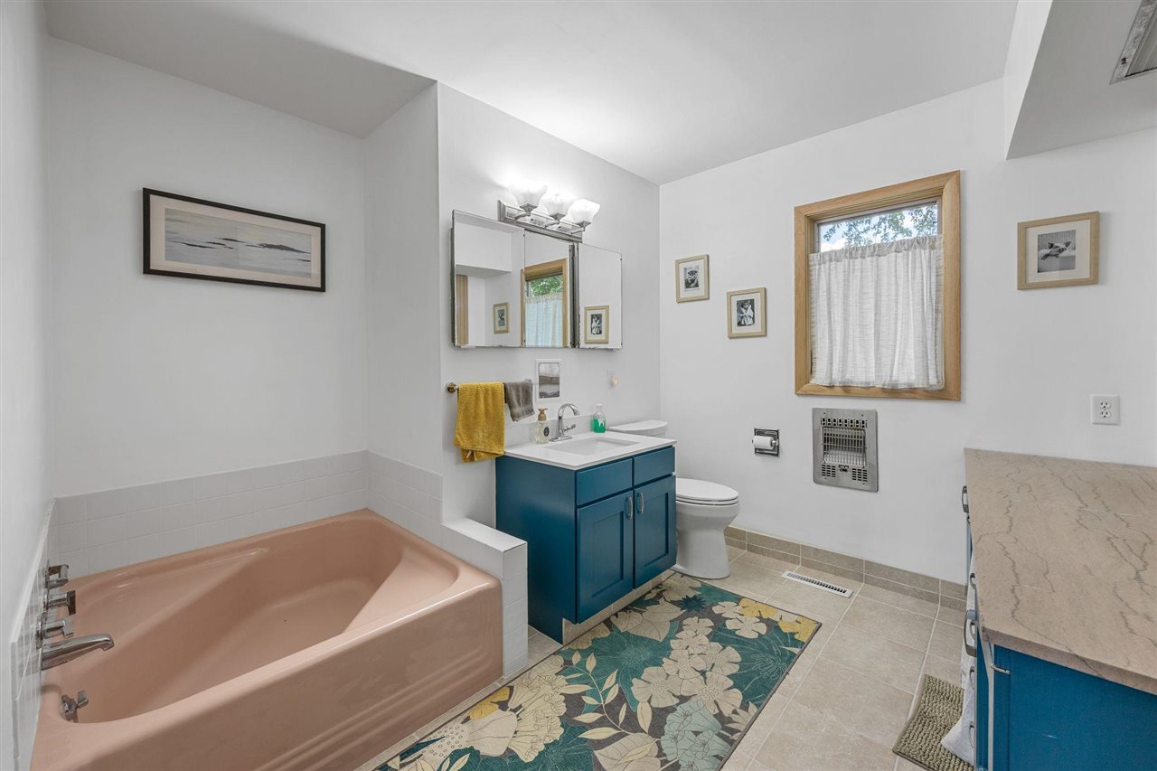 2600 Maple Drive NW Cedar Rapids IA 52405