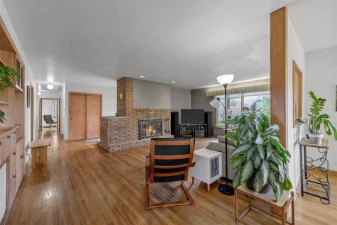 2600 Maple Drive NW Cedar Rapids IA 52405