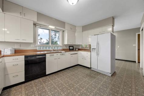 2600 Maple Drive NW Cedar Rapids IA 52405