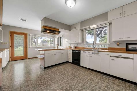 2600 Maple Drive NW Cedar Rapids IA 52405