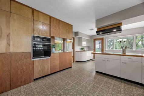 2600 Maple Drive NW Cedar Rapids IA 52405