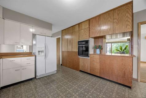 2600 Maple Drive NW Cedar Rapids IA 52405