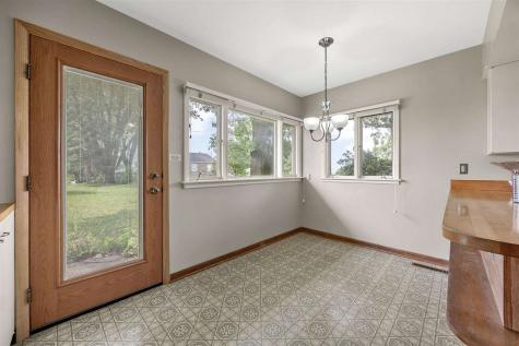 2600 Maple Drive NW Cedar Rapids IA 52405