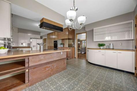 2600 Maple Drive NW Cedar Rapids IA 52405