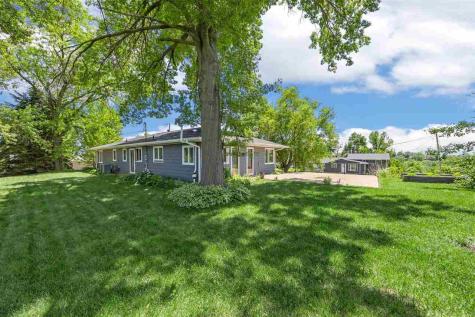 2600 Maple Drive NW Cedar Rapids IA 52405