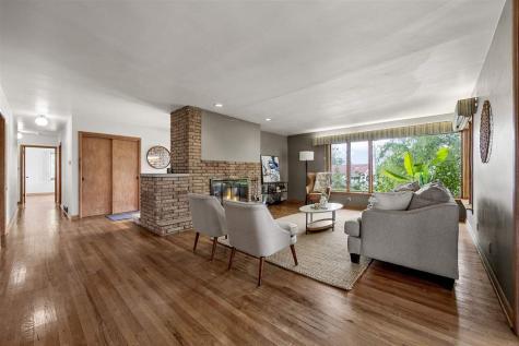 2600 Maple Drive NW Cedar Rapids IA 52405