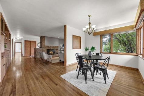 2600 Maple Drive NW Cedar Rapids IA 52405