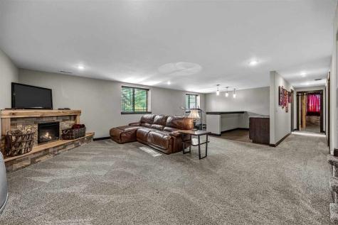 1626 Prairie Rose Drive SW Cedar Rapids IA 52404