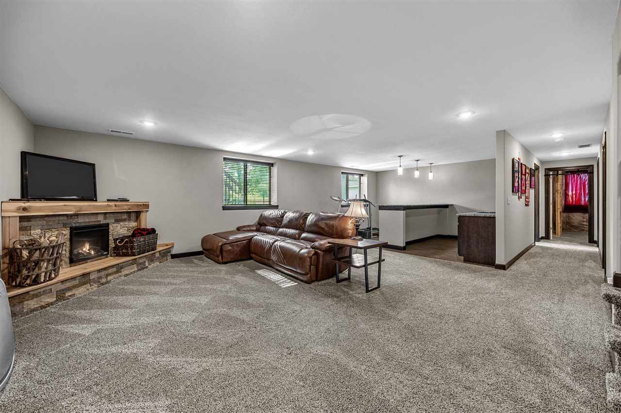 1626 Prairie Rose Drive SW Cedar Rapids IA 52404
