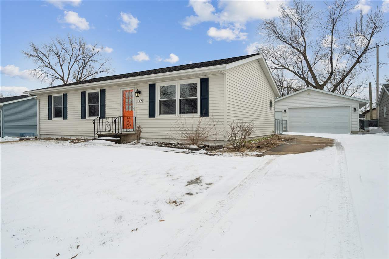 1305 Cress Parkway Hiawatha IA 52233