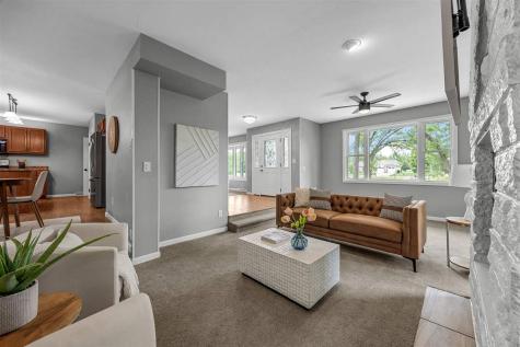 1105 Maple Street Robins IA 52328
