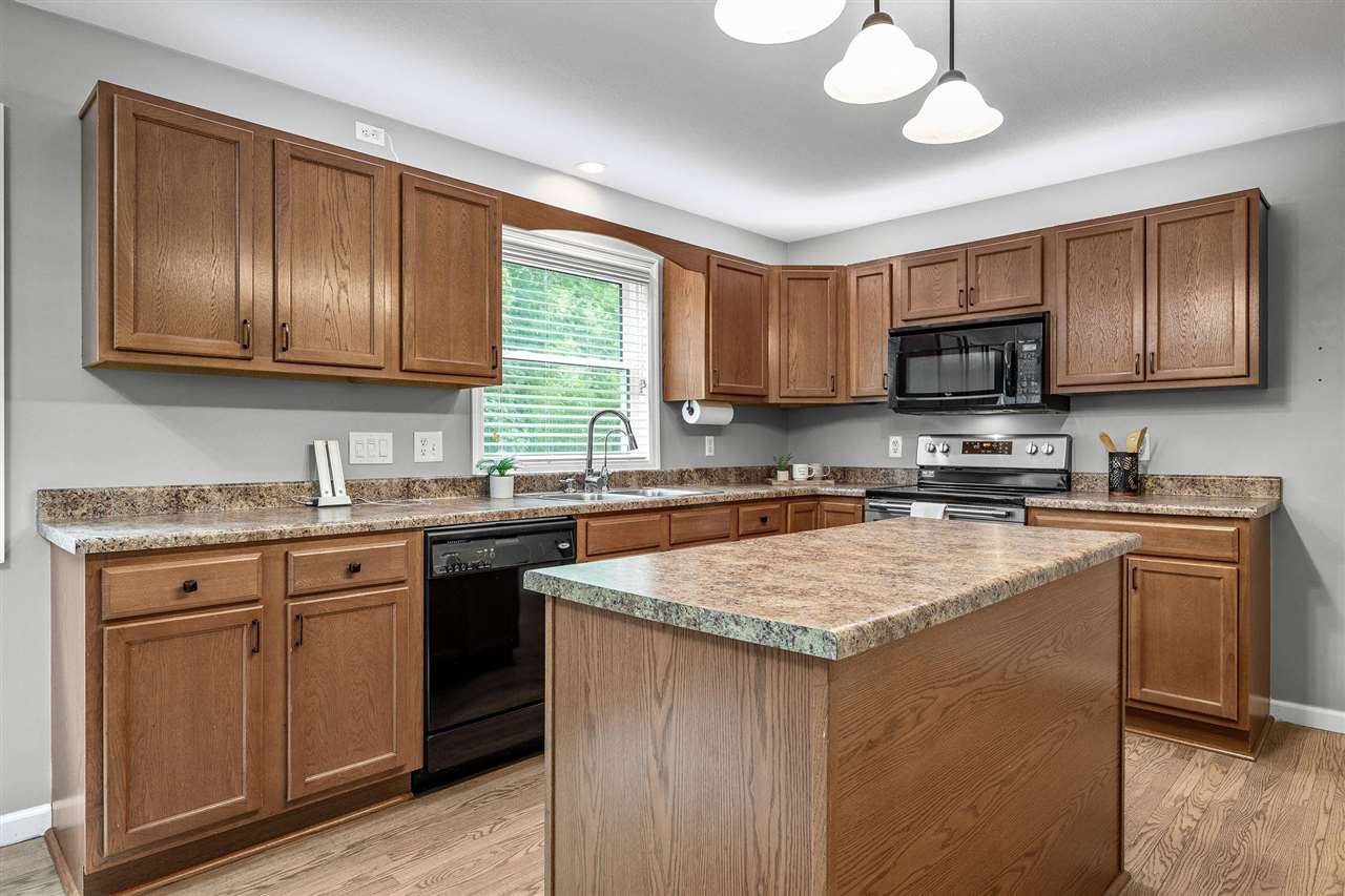 1105 Maple Street Robins IA 52328
