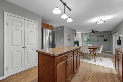 1105 Maple Street Robins IA 52328