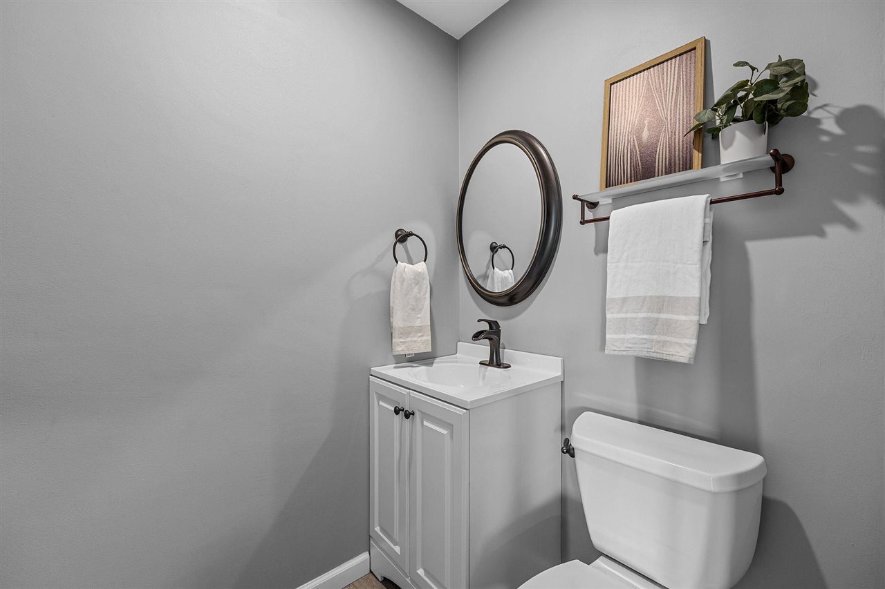 1105 Maple Street Robins IA 52328