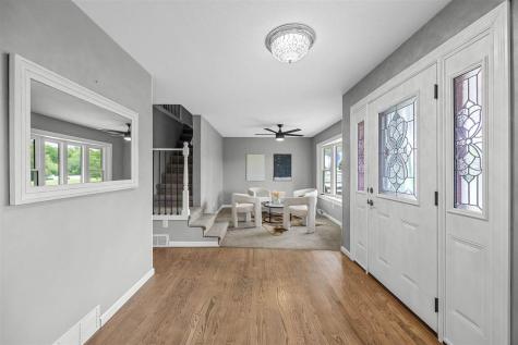 1105 Maple Street Robins IA 52328