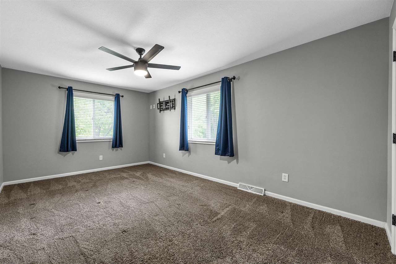 1105 Maple Street Robins IA 52328