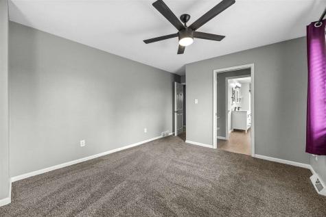 1105 Maple Street Robins IA 52328