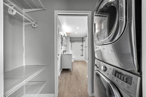 1105 Maple Street Robins IA 52328