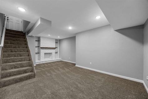 1105 Maple Street Robins IA 52328