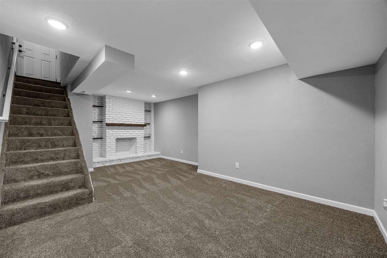 1105 Maple Street Robins IA 52328