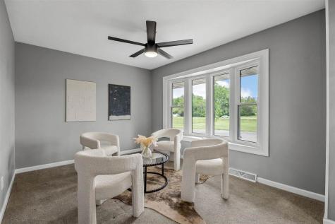 1105 Maple Street Robins IA 52328
