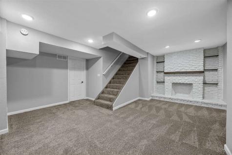 1105 Maple Street Robins IA 52328