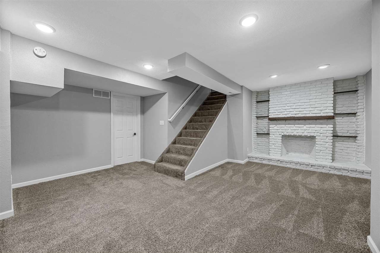 1105 Maple Street Robins IA 52328