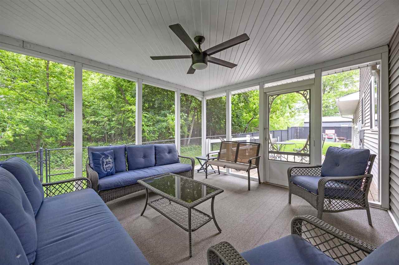 1105 Maple Street Robins IA 52328