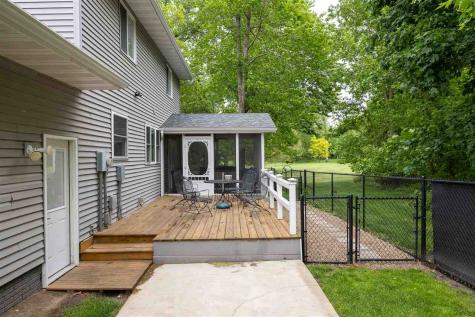 1105 Maple Street Robins IA 52328