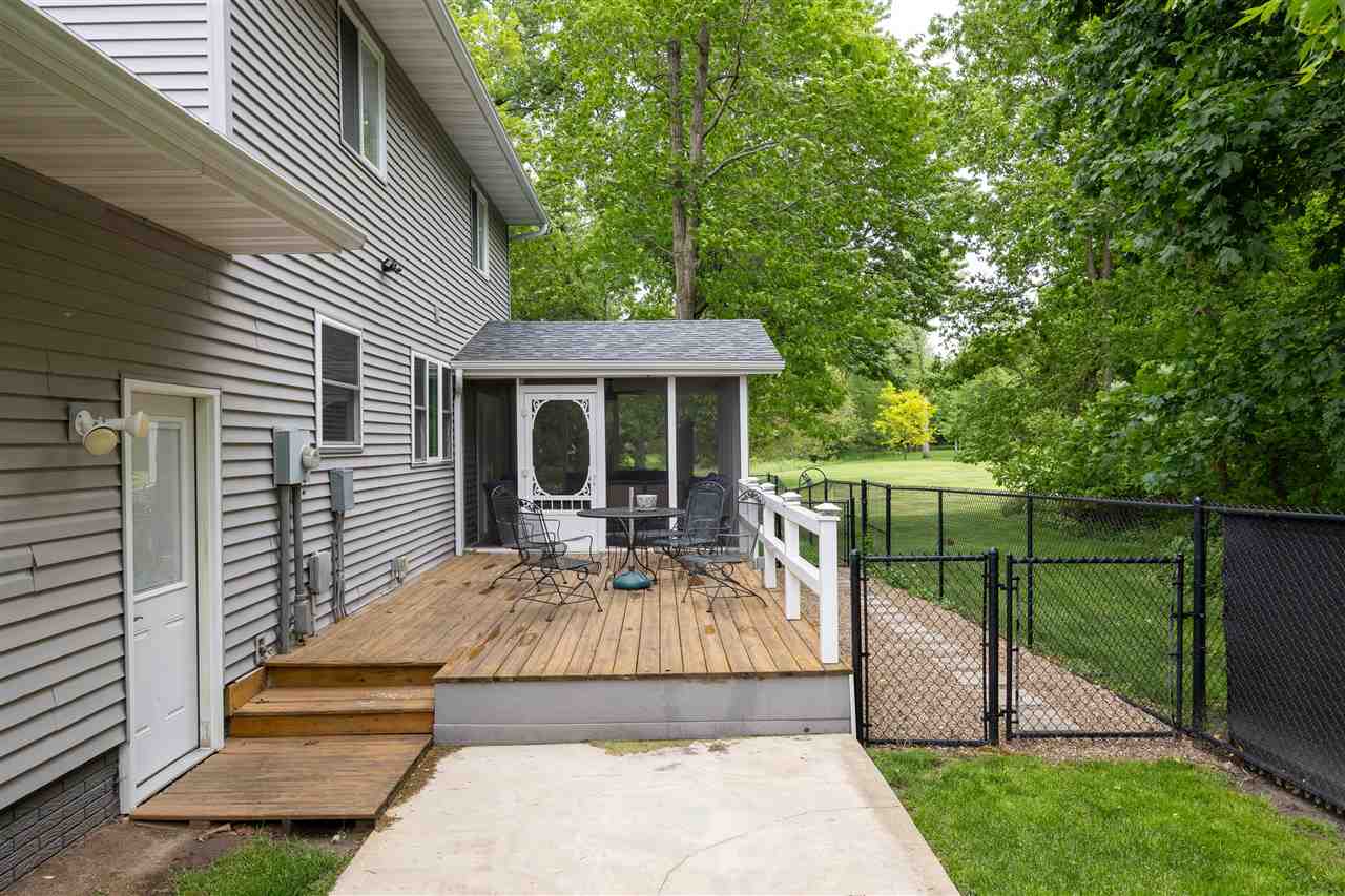 1105 Maple Street Robins IA 52328