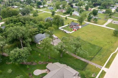 1105 Maple Street Robins IA 52328