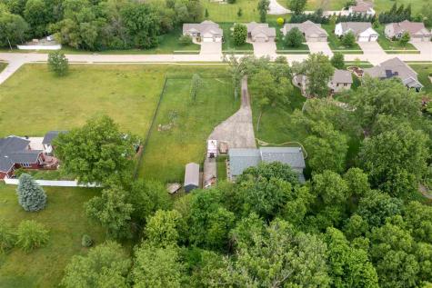 1105 Maple Street Robins IA 52328