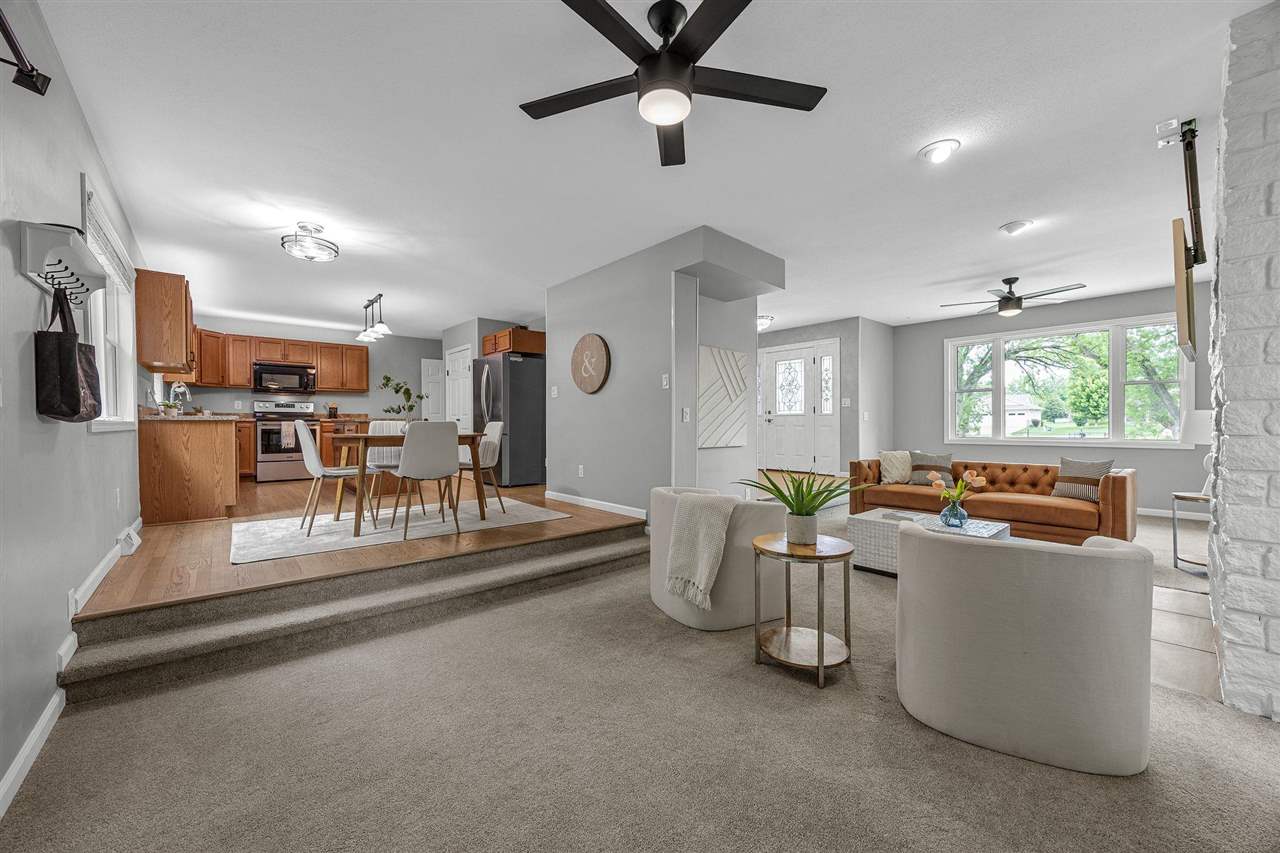 1105 Maple Street Robins IA 52328