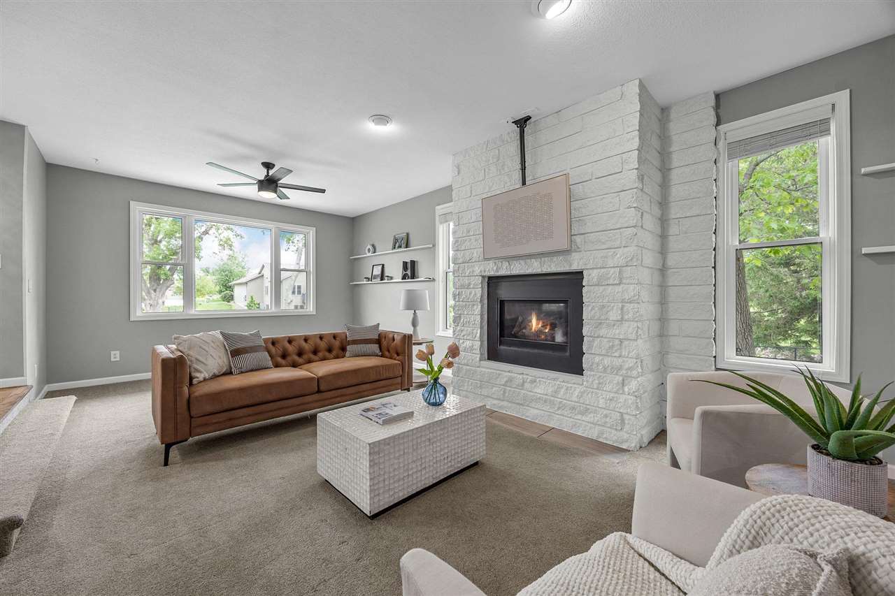 1105 Maple Street Robins IA 52328